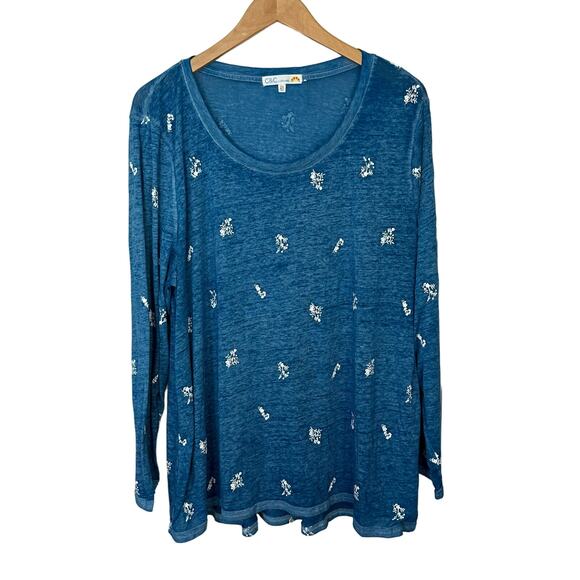 C&C California Women's Top Plus Size 2X Blue White Floral Pullover Burnout Tee - Picture 1 of 6